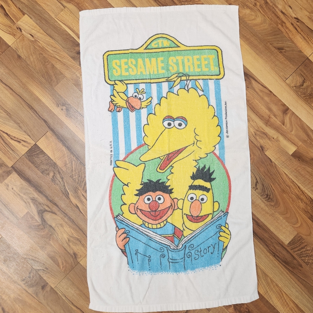 Sesame Street Vintage bath towel Big Bird, Little Bird, Burt, & Ernie